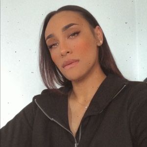 Meet your Posher, Courtney